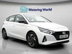 White Used 2022 Hyundai i20 SE Hatchback | £10,500 (Fair price)