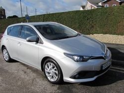 Used 2015 Toyota Auris | £5,695 (Fair price)