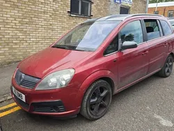Red Used 2006 Vauxhall Zafira SRi MPV | £2,495 (A bit pricey)
