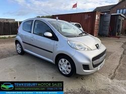 Silver Used 2011 Peugeot 107 Hatchback | £2,495 (Fair price)