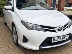 Used 2014 Toyota Auris Touring Sports Active Estate | £2,395 (Fair price)