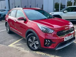 Red Used 2022 Kia Niro SUV | £20,980 (Fair price)