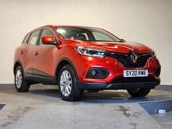 Red Used 2020 Renault Kadjar Play SUV | £13,845 (Fair price)