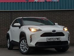 White Used 2022 Toyota Yaris Hybrid Estate | £16,998 (Good price)