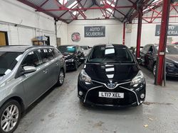 Black Used 2017 Toyota Yaris Hybrid Hatchback | £11,495 (Fair price)