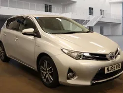 Used 2015 Toyota Auris Hybrid | £10,990 (Fair price)