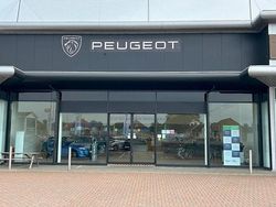 White Used 2021 Peugeot e-208 Allure Premium Hatchback | £12,490 (Fair price)