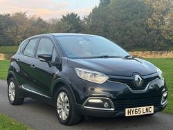 Black Used 2015 Renault Captur Expression+ SUV | £2,495 (Fair price)