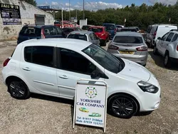 White Used 2011 Renault Clio II Dynamique Hatchback | £1,995 (Fair price)