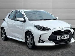 White Used 2024 Toyota Yaris Hybrid Hatchback | £17,195 (Good price)