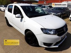 White Used 2015 Dacia Sandero Lauréate Hatchback | £5,490 (Good price)
