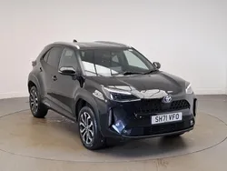 Black Used 2022 Toyota Yaris Hybrid Design Estate | £18,998 (Good price)