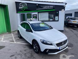 White Used 2014 Volvo V40 CC Estate | £5,680 (Fair price)