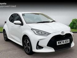 White Used 2025 Toyota Yaris Hybrid Design Hatchback | £20,561 (Super price)