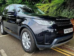 Black Used 2018 Land Rover Discovery 5 SE SUV | £15,000 (Fair price)