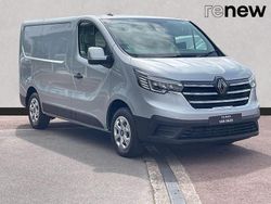 Metallic highland grey New 2025 Renault Trafic MPV | £19,990 (Super price)