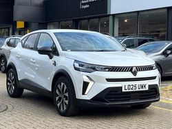 White Used 2025 Renault Captur Evolution SUV | £21,250 (A bit pricey)