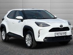 Pure white Used 2025 Toyota Yaris Cross SUV | £23,350 (Fair price)