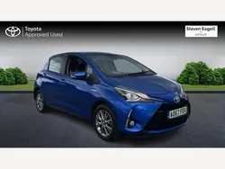 Blue Used 2017 Toyota Yaris Hybrid Hatchback | £11,324 (Fair price)