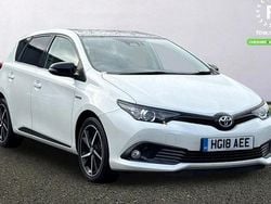 White/black Used 2018 Toyota Auris Hybrid Design Hatchback | £14,599 (Fair price)