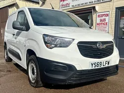 White Used 2020 Vauxhall Combo Edition MPV | £5,995 (Fair price)