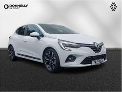 Solid glacier white Used 2022 Renault Clio V SE Hatchback | £13,444 (Fair price)