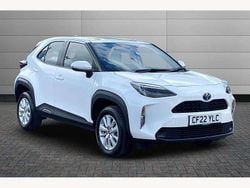 Pure white Used 2022 Toyota Yaris Cross SUV | £18,395 (Good price)