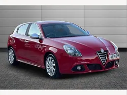 Red Used 2015 Alfa Romeo Giulietta Exclusive Hatchback | £4,790 (Fair price)