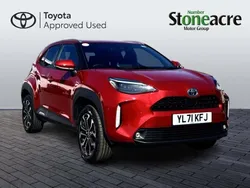 Red Used 2022 Toyota Yaris Hybrid Design SUV | £19,500 (Good price)