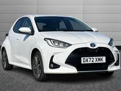 Pure white Used 2022 Toyota Yaris Hybrid Hatchback | £18,201 (Fair price)