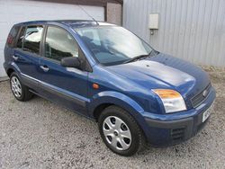 Blue Used 2009 Ford Fusion Style Hatchback | £3,490 (Fair price)