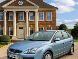 Blue Used 2005 Ford Focus Ghia Hatchback | £995 (Fair price)