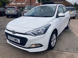 White Used 2017 Hyundai i20 SE Hatchback | £8,495 (Good price)