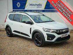 White Used 2023 Dacia Jogger Extreme MPV | £16,495 (Fair price)