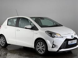 White Used 2020 Toyota Yaris Hybrid Hatchback | £13,600 (Good price)