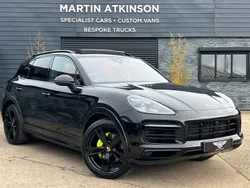 Jet black metallic Used 2019 Porsche Cayenne SUV | £49,995 (Fair price)