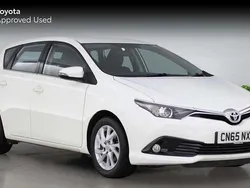 White Used 2015 Toyota Auris Hatchback | £7,790 (Fair price)