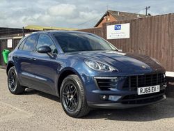 Blue Used 2015 Porsche Macan SUV | £26,950 (Fair price)