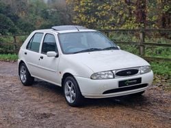 White Used 1998 Ford Fiesta Ghia Hatchback | £999