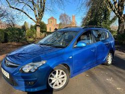 Blue Used 2010 Hyundai i30 Comfort Estate | £1,975 (Good price)