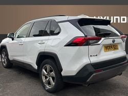 White Used 2019 Toyota RAV4 Hybrid Design SUV | £17,398 (Fair price)