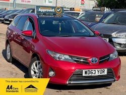 Red Used 2014 Toyota Auris Hybrid Estate | £4,475 (Super price)