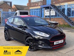 Black Used 2016 Ford Fiesta ST-Line Hatchback | £5,795 (Fair price)