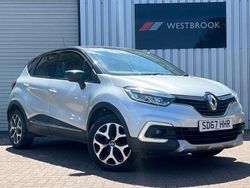 Silver/black Used 2017 Renault Captur Signature SUV | £7,990 (Fair price)