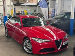 Red Used 2018 Alfa Romeo Giulia Saloon Super Sedan | £13,995 (Expensive)