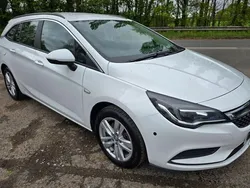 White Used 2017 Vauxhall Astra Design Edition Estate | £6,495 (Fair price)