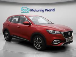 Red Used 2022 MG HS Excite SUV | £13,767 (Fair price)