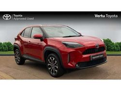 Red Used 2022 Toyota Yaris Hybrid Design SUV | £20,524 (Fair price)