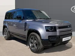 Used 2025 Land Rover Defender SE Dynamic SUV | £56,185 (Good price)