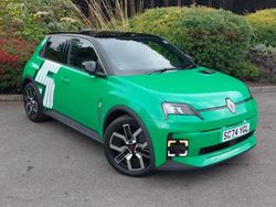 Twotone metallic pop green with black roof + re Used 2025 Renault R5 Komfort Hatchback | £24,998 (Fair price)